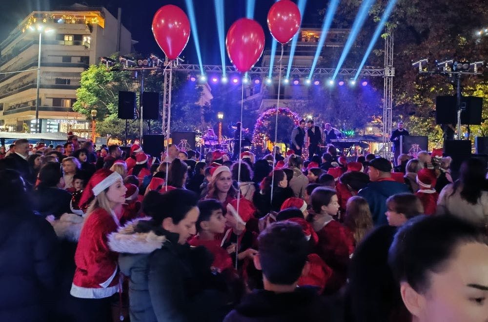 Εορταστικό κλίμα, χαμόγελα και πλήθος κόσμου στο 5th Agrinio Santa Run runbeat.gr